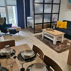 https://nadmorskie-tarasy-apartament-d213-z-garaem-i-rowerami.kolobrzeghotels.com